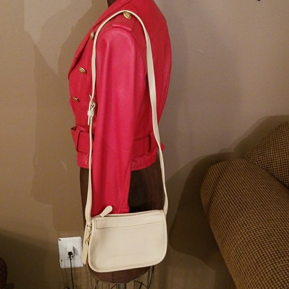 Handbags - Picture 2 of 5